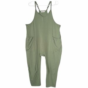 OUFEIYA Women’s Jumpsuit - Green - 
Size XL - Stretch - PTP 22”  NWOT Inseam 24”